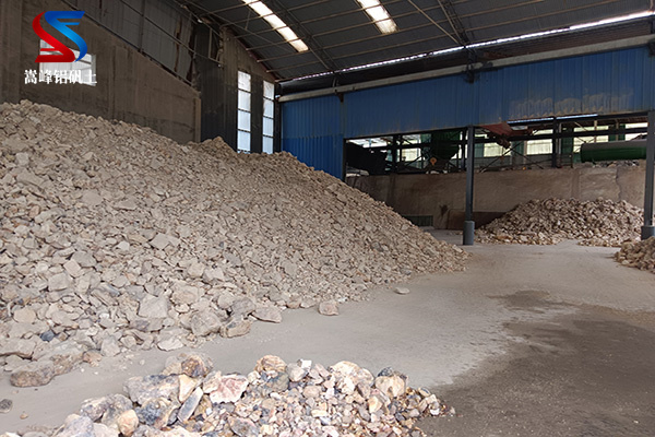 耐火鋁土礦使用壽命分析:影響因素和延長使用周期的方法,鋁酸鈣粉,鋁礬土骨料,高鋁細粉,鋁礬土熟料,研磨級鋁礬土,礬土細粉廠家 耐火鋁土礦使用壽命分析:影響因素和延長使用周期的方法,鋁酸鈣粉,鋁礬土骨料,高鋁細粉,鋁礬土熟料,研磨級鋁礬土,礬土細粉廠家